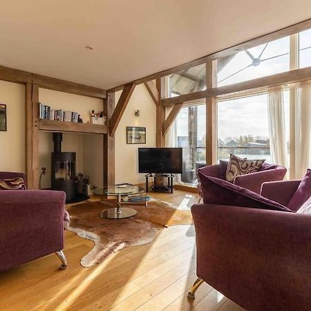 Vila Otters Holt Somerford Keynes Exteriér fotografie