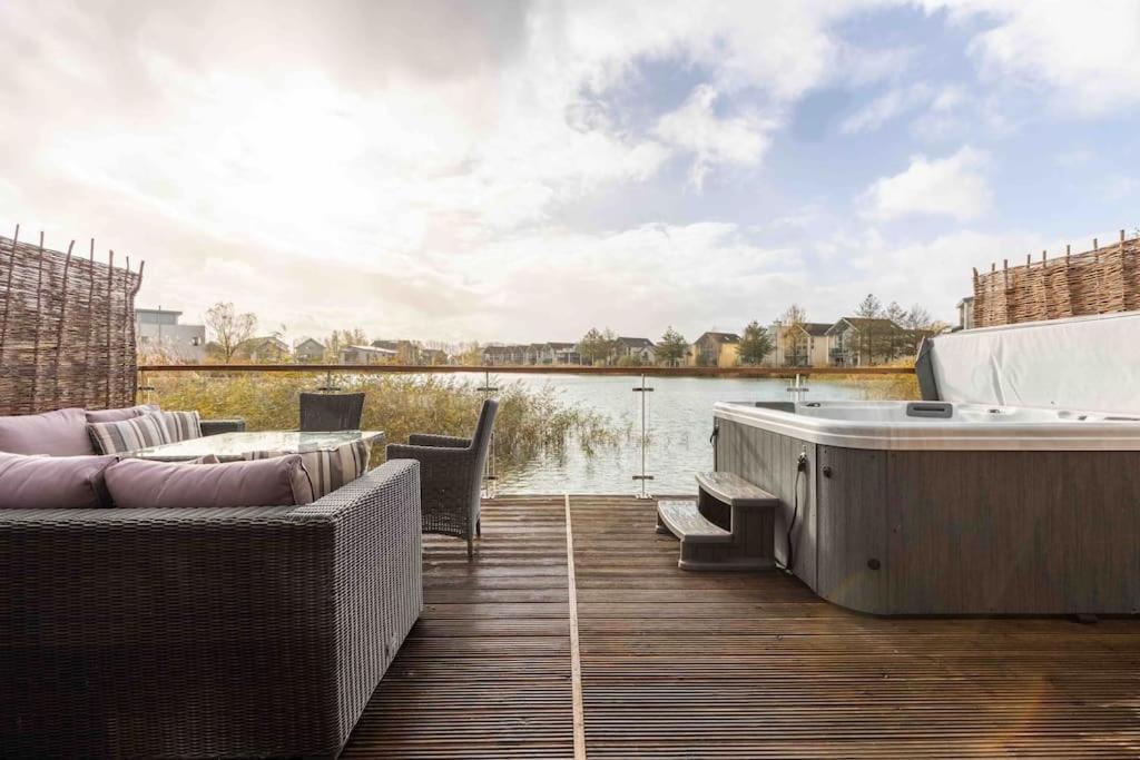 Vila Otters Holt Somerford Keynes Exteriér fotografie