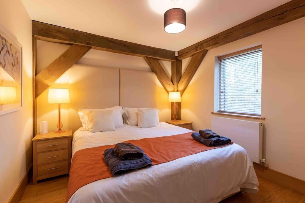 Vila Otters Holt Somerford Keynes Exteriér fotografie