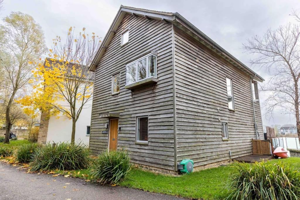Vila Otters Holt Somerford Keynes Exteriér fotografie