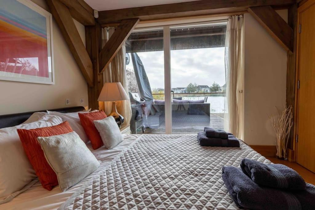 Vila Otters Holt Somerford Keynes Exteriér fotografie