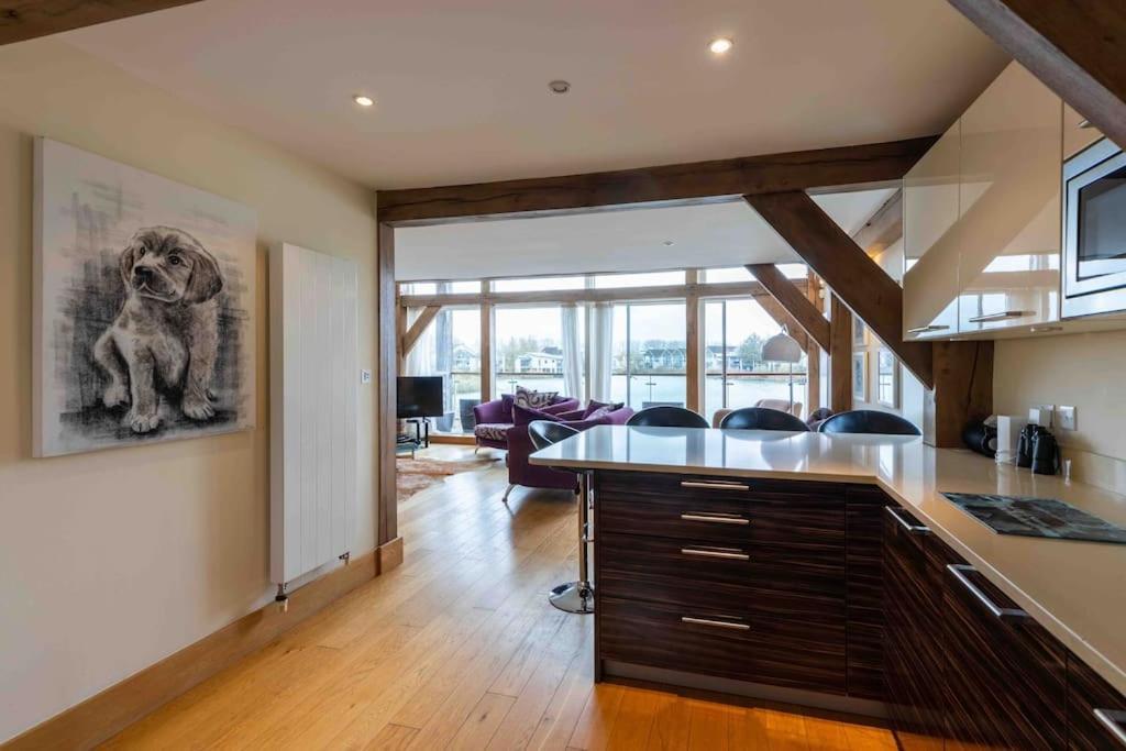 Vila Otters Holt Somerford Keynes Exteriér fotografie