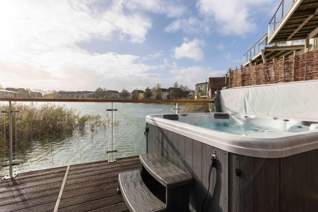 Vila Otters Holt Somerford Keynes Exteriér fotografie